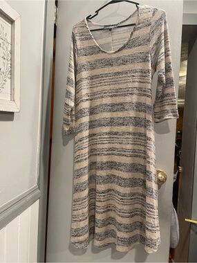 Lexington Avenue Striped  Casual V‑Neck Midi Dress in Beige and Gray size L